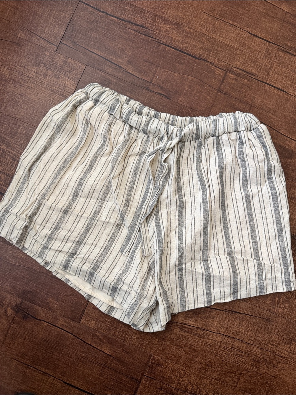 Dress Forum striped linen shorts